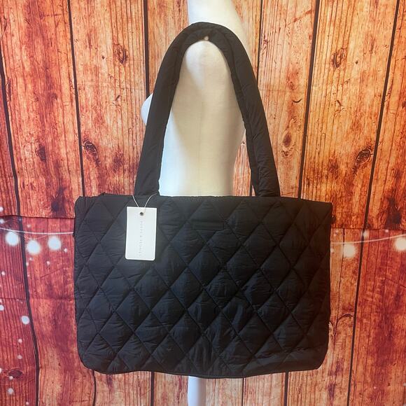 NWT Poppy & Peonies Quilted Tote It in Black pink interior holds laptop GIFT! - Picture 1 of 7